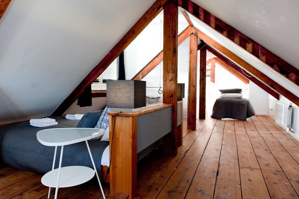 Canal Holiday Apartment Amsterdam Rum bild