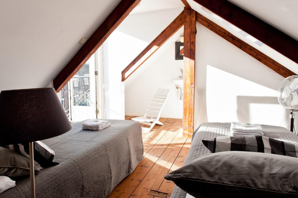 Canal Holiday Apartment Amsterdam Rum bild