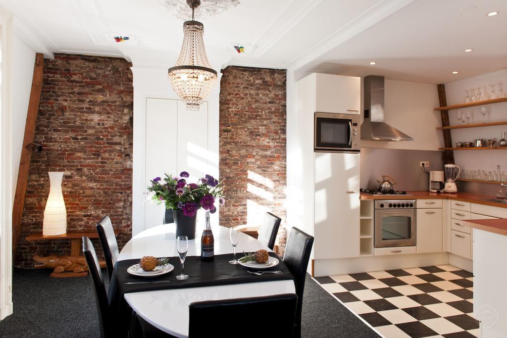 Canal Holiday Apartment Amsterdam Rum bild